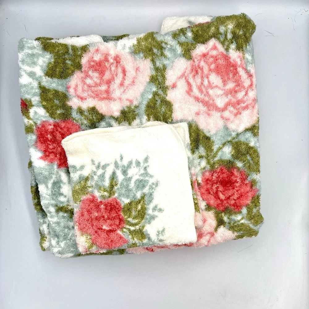 2 Vintage Fieldcrest Royal Velvet bath towels & Wash Cloths Roses 70s‎